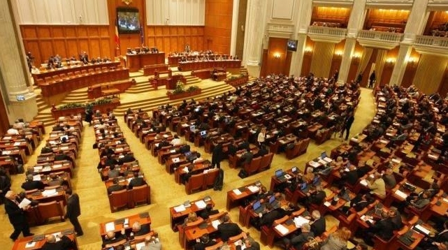 Un italian și-a cerut iubita de soție în plenul Parlamentului