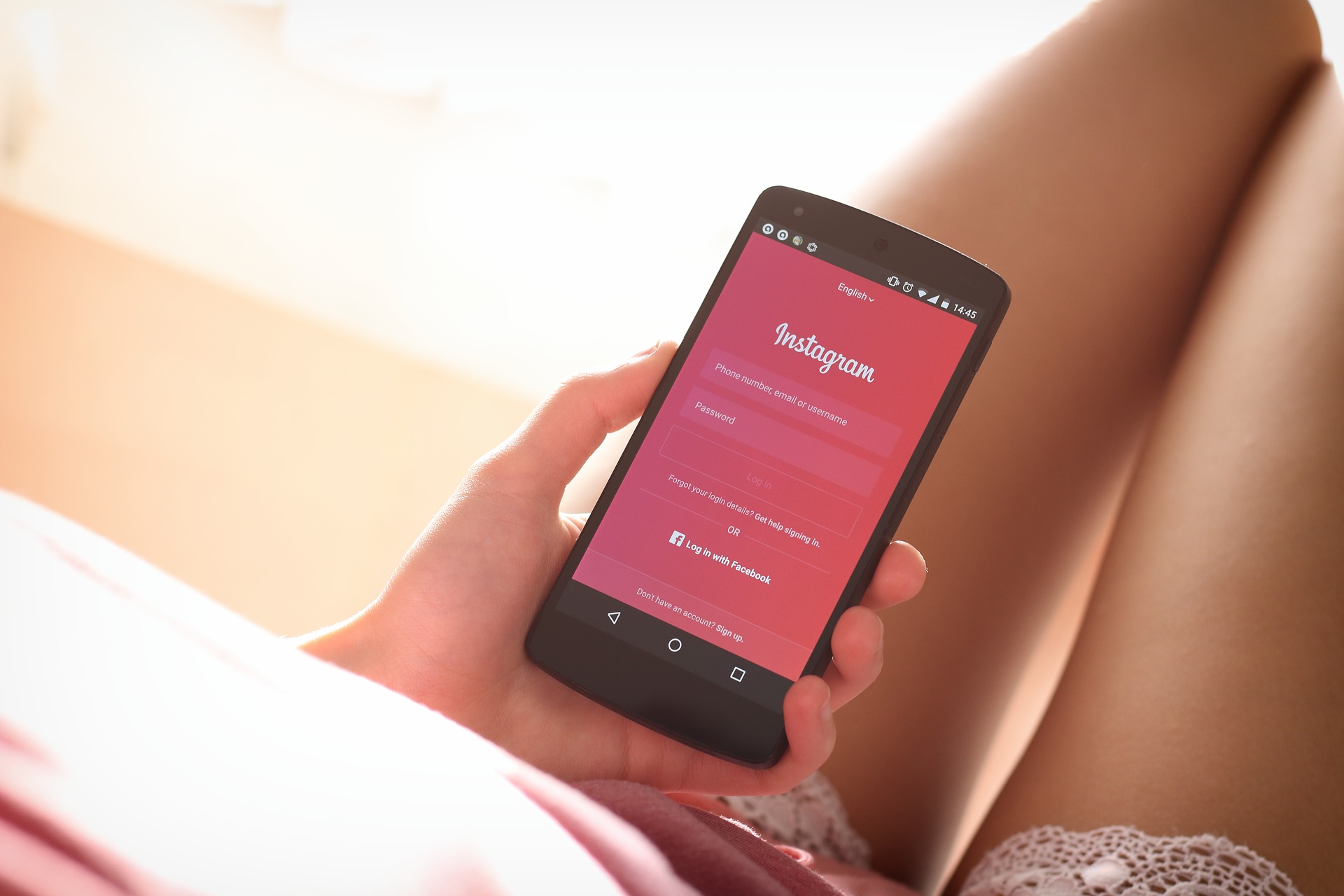 Instagram apelează la inteligenţa artificială pentru a detecta mesajele ofensatoare