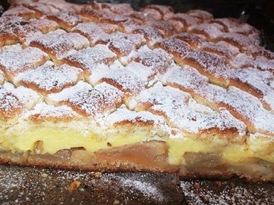 Cum prepari cea mai delicioasă rețetă de prăjitură cu măr și budincă de vanilie