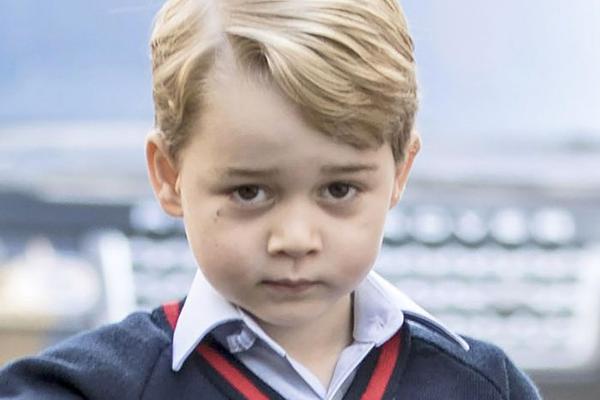 Coincidență… sau nu? Prințul George a dezvăluit numele bebelușului Sussex acum câteva luni!