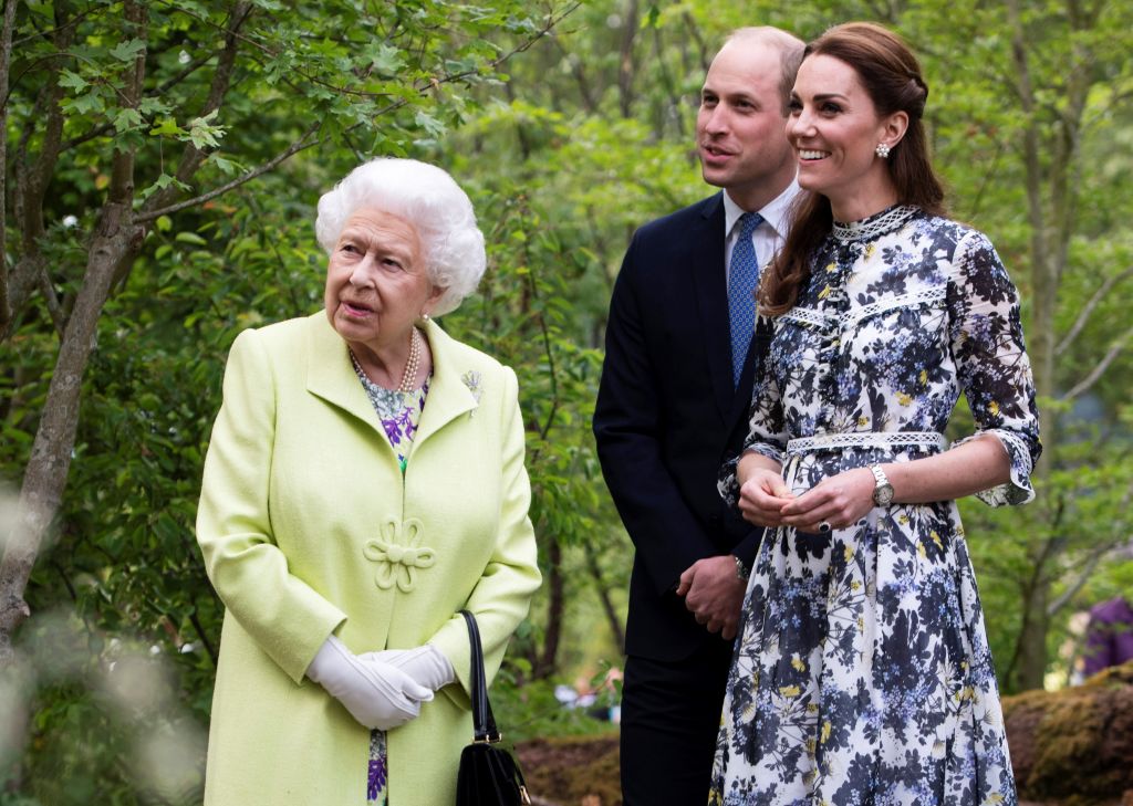 Kate Middleton, pusă la zid de fani pentru că ar fi încălcat protocolul regal!