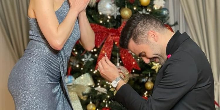 Nepotul lui Stefan Banica, Razvan Banica a cerut-o de nevasta de Craciun pe Sandra Izbasa