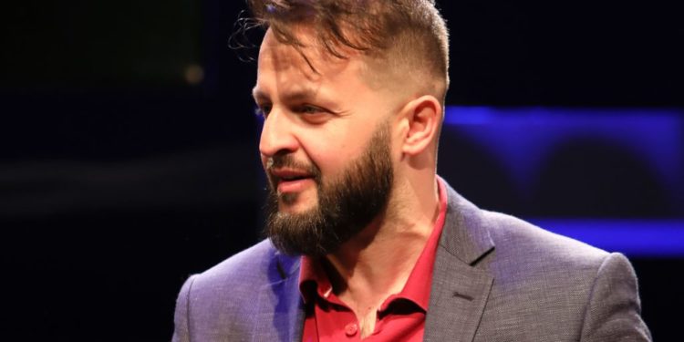 Actorul Răzvan Oprea acuză TVR că i-a furat formatul unei emisiuni. „Nu-i dau în judecată, dar e urât ce-au făcut”