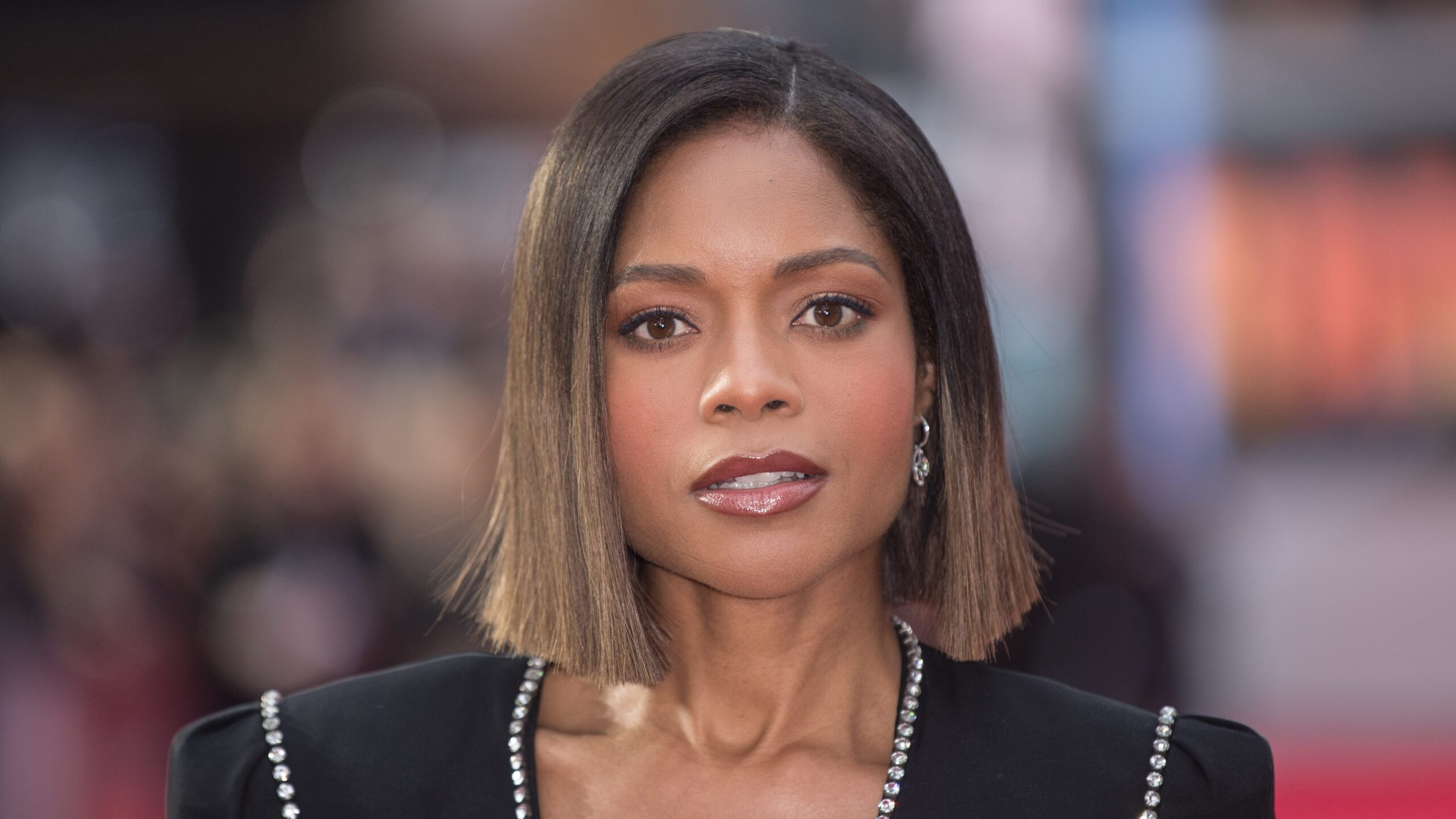 Actrița Naomie Harris susține producția filmului „Extinction Emergency, Why We must Act Now”, pentru ajutorarea mediului înconjurător