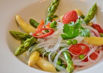 Cât de important este să consumăm sparanghel? Are efecte benefice asupra organismului dar și afrodisiace