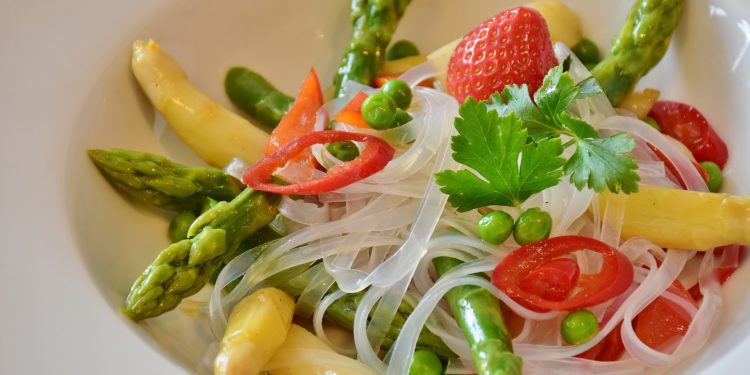 Cât de important este să consumăm sparanghel? Are efecte benefice asupra organismului dar și afrodisiace