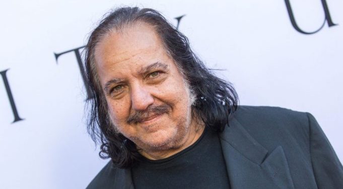 Starul porno Ron Jeremy se confruntă cu încă 20 de acuzații sexuale, una implicând un tânăr de 15 ani