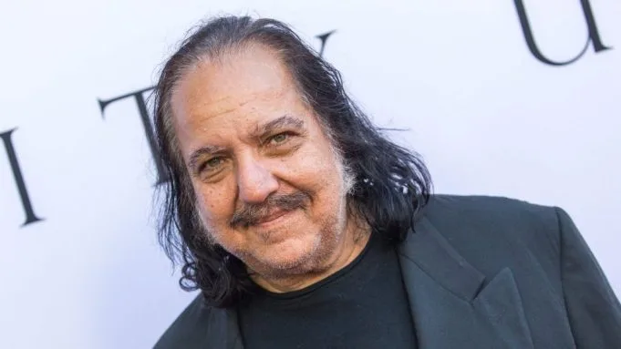 Starul porno Ron Jeremy se confruntă cu încă 20 de acuzații sexuale, una implicând un tânăr de 15 ani