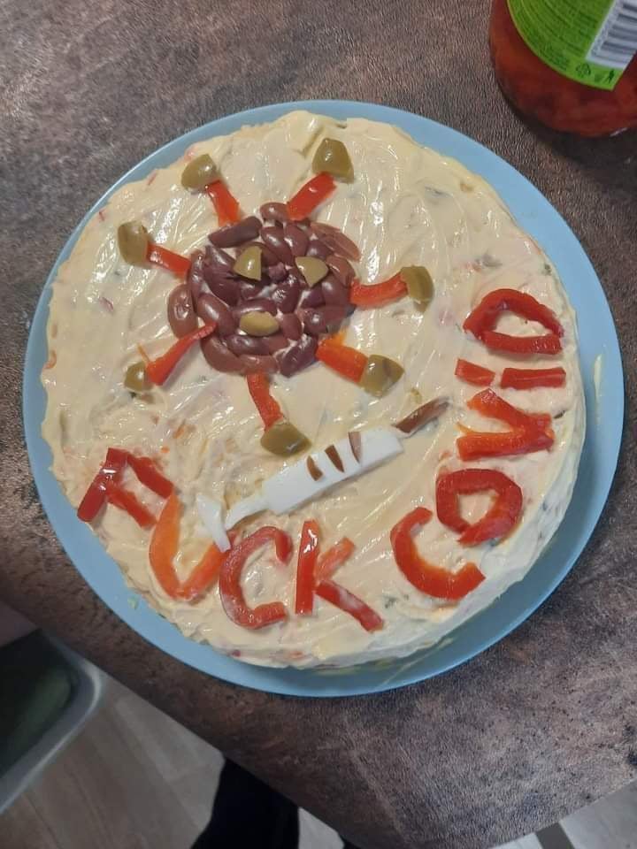 CE A PUTUT SĂ SCRIE UN IEȘEAN PE SALATA BOEUF