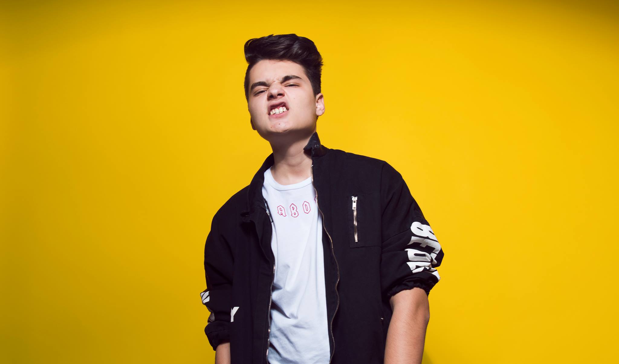 SELLY, LA UN PAS DE TRAGEDIE, ÎN TRAFIC.