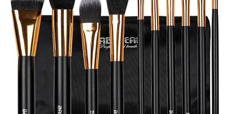 Ustensile pentru un machiaj perfect