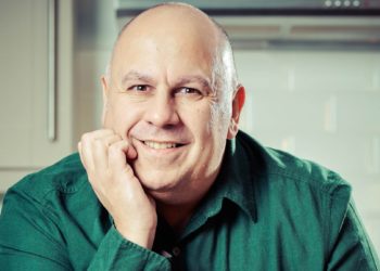 Fostul finalist al emisiunii britanice Bake Off, Luis Troyano, a murit la 48 de ani