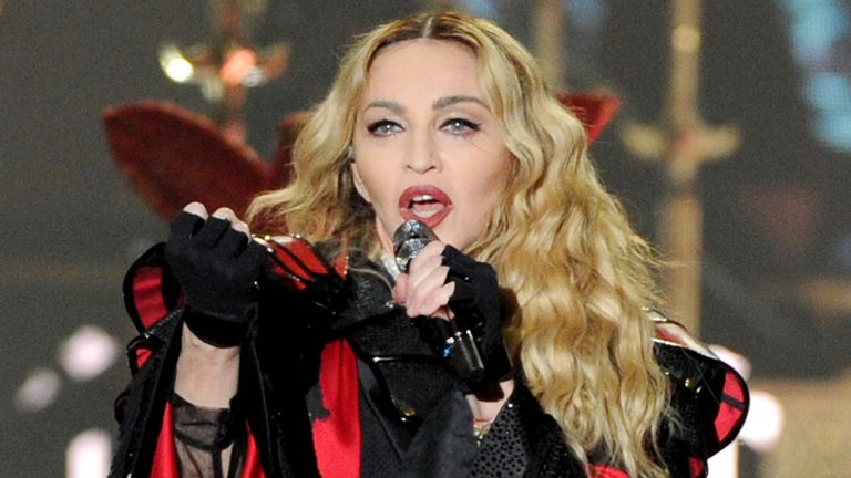Madonna anulează mai multe concerte „la recomandarea medicilor”