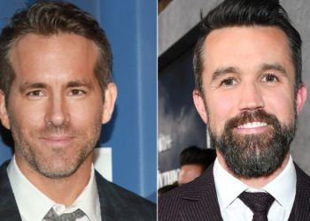 Vedetele de la Hollywood Ryan Reynolds și Rob McElhenney donează fondului de transfer Wrexham