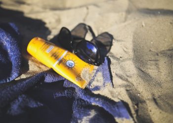 Cum îți poți prepara propria ta loțiune de plajă