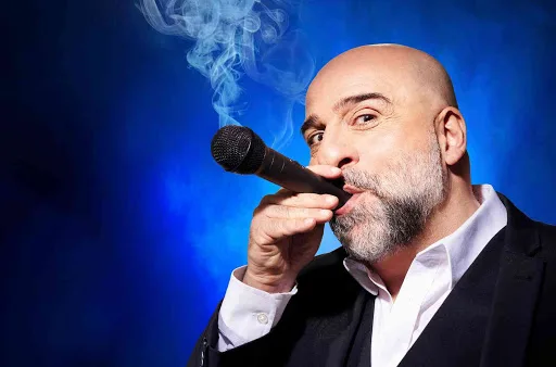 Pandemia m-a „făcut un comedian mai bun”, a afirmat Omid Djalili