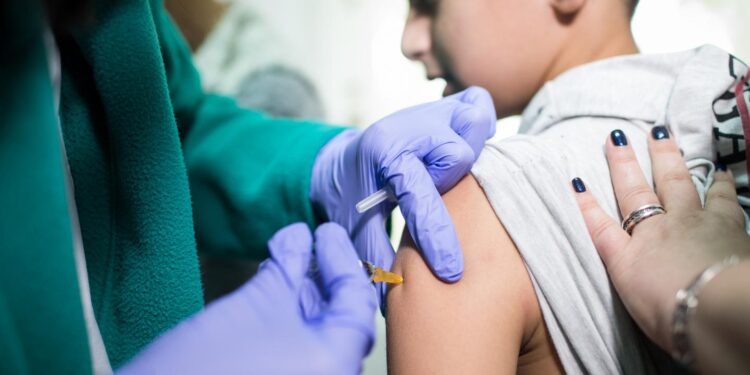 Vaccinarea antigripală poate salva viețile copiilor