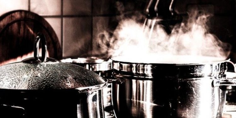 Cum se întrețin vasele din inox