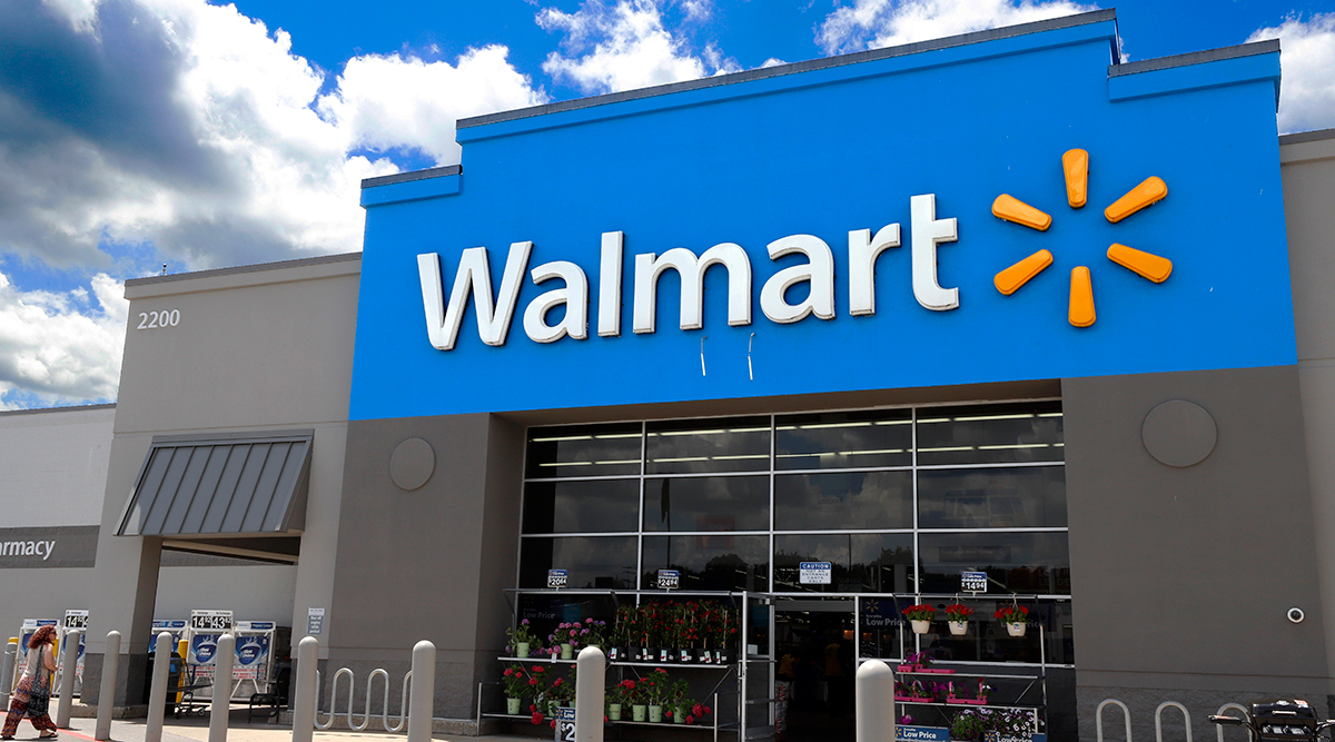 Walmart a retras de pe site-ul său canadian un pulover de Crăciun care elogia cocaina
