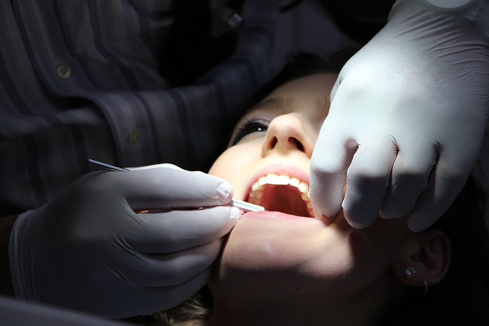 Cum să fii calm când mergi la dentist