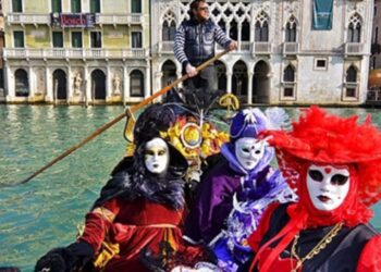 A început carnavalul de la Veneția.