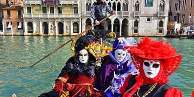 A început carnavalul de la Veneția.