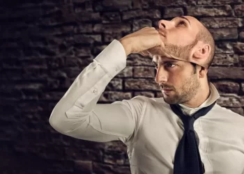 ”ESCROCUL DE PE TINDER” DE ROMÂNIA.