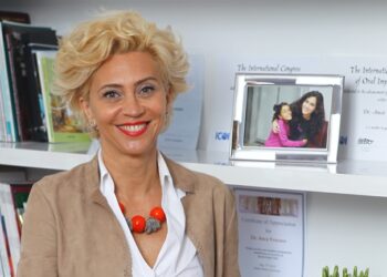 Interviu cu medicul care îți machiază dinții