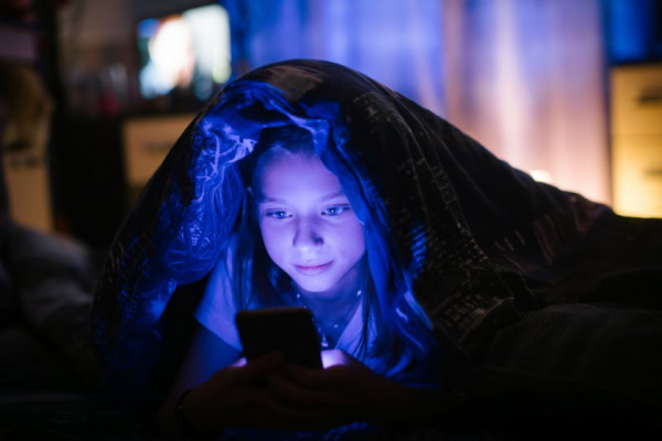 5 lucruri sănătoase pe care să le faci înainte de culcare, în loc să te uiți pe telefon