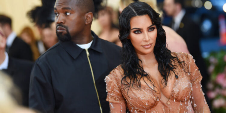 KANYE WEST ȘI KIM KARDASHIAN SUNT LA ”CUȚITE” DIN NOU!