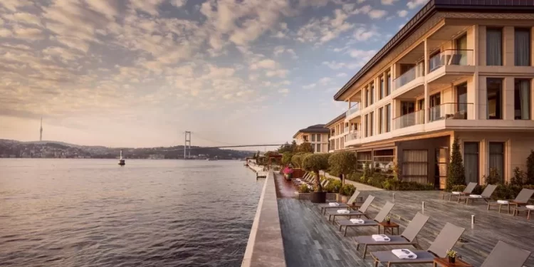 UN MILIONAR FAIMOS LE-A „CAZAT PE CAMERĂ” LA ISTANBUL PE „PRINȚESA DIAMANTELOR” & O VEDETĂ DIN ANTENĂ!