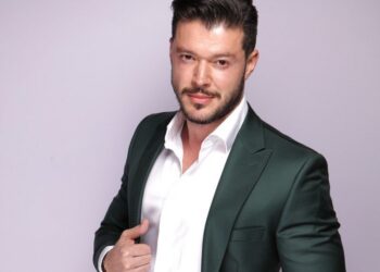 CÂȚI LEI COSTĂ O SALATĂ CU PUI ÎN RESTAURANTUL LUI VICTOR SLAV