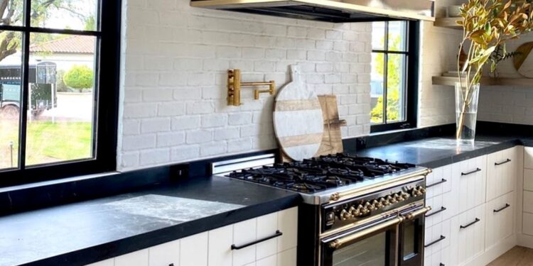 Avantajele bucătăriei moderne – Cum îți schimbi stilul de viață cu electrocasnicele incorporabile