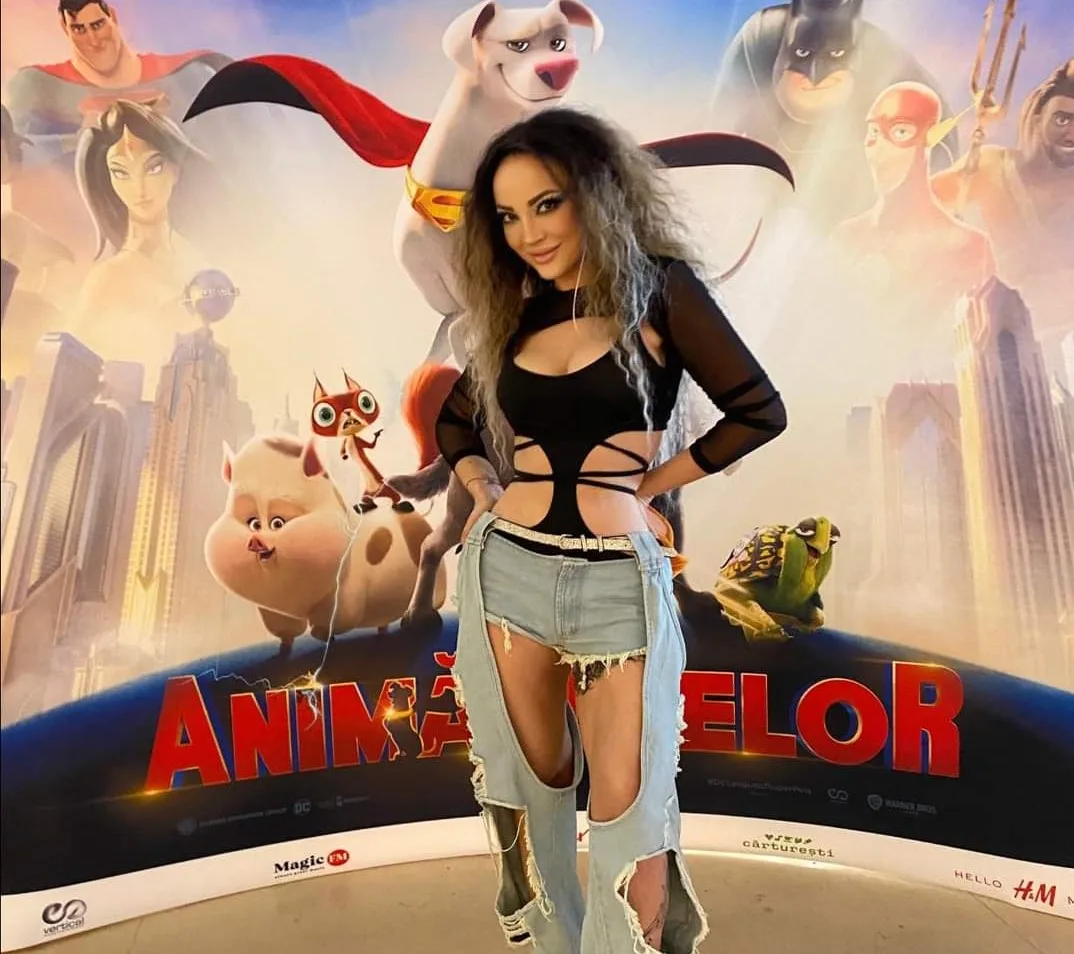 Ce aparitie sexy: cum a venit imbracata Aura B. la avanpremiera filmului pentru copii „Gaşca Animaluţelor DC” de la Cineplexx
