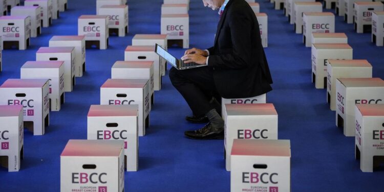 Radioterapia reduce reapariția cancerului de sân abia în primul deceniu