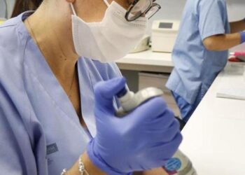 Mai multe femei vor muri de cancer pulmonar decât cancer de sân până în 2025