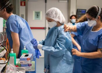 Un milion de andaluzi așteaptă un specialist sau o sală de operație, de două ori mai mulți decât înainte de pandemie