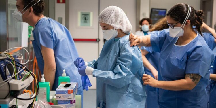 Un milion de andaluzi așteaptă un specialist sau o sală de operație, de două ori mai mulți decât înainte de pandemie