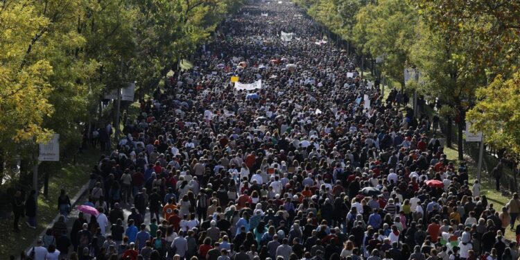 Mahmureala de la marșul de la Madrid: Ministerul și sindicatul medicilor caută soluții la grevă