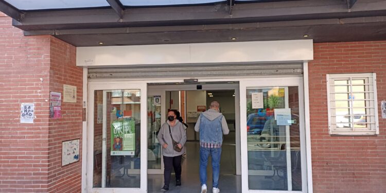 Cele două realități ale asistenței medicale din Madrid: de la două zile pentru o întâlnire într-un cartier bogat la 20 într-un cartier sărac