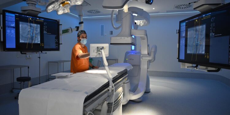 Aceasta este sălile de operație de sănătate publică „Ferrari” din Madrid: hibrid și ultra-inteligent