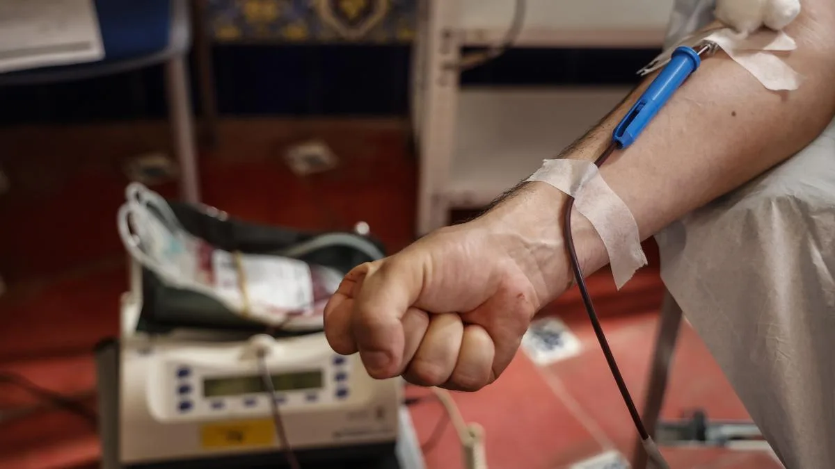 Marea Britanie transfuzează pentru prima dată oameni cu sânge creat în laborator