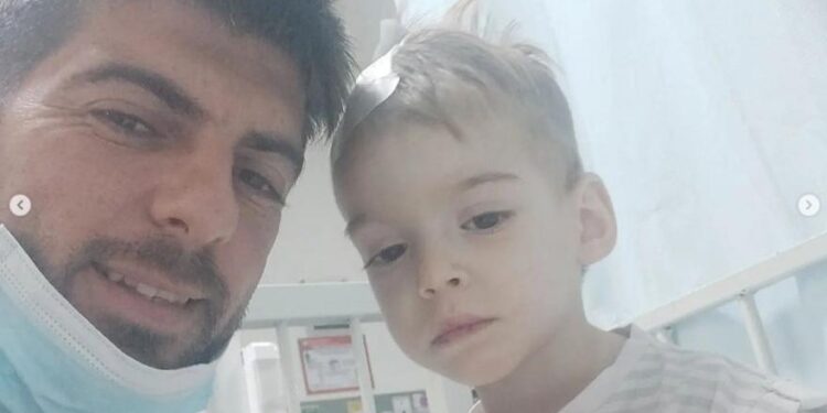 Tatăl băiatului Oliver, operat de cancer în Sant Joan de Déu: "totul merge grozav"