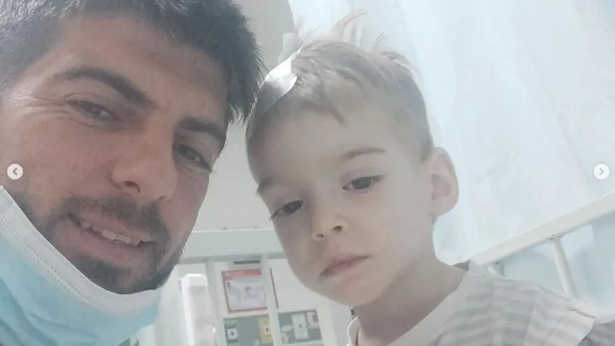 Tatăl băiatului Oliver, operat de cancer în Sant Joan de Déu: "totul merge grozav"