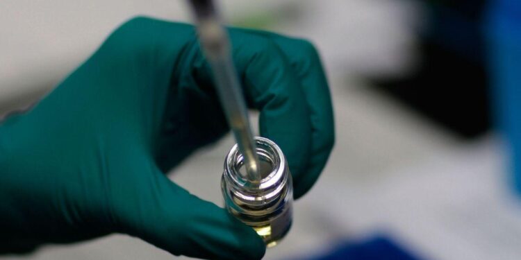 Undă verde pentru un nou tratament pentru HIV: o înțepătură de șase ori pe an pentru a ține boala la distanță