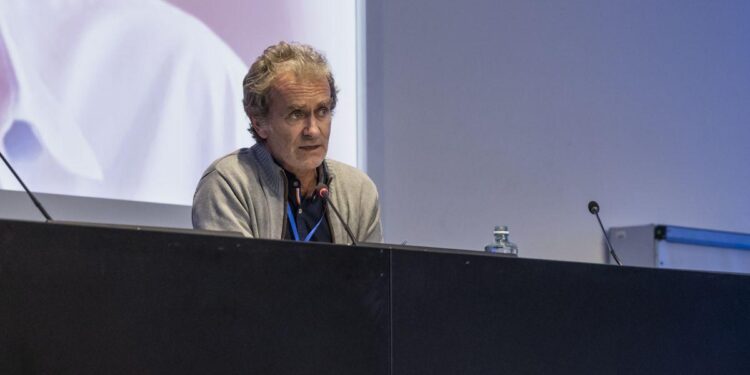 Fernando Simón dezvăluie o cauză a creșterii bronșiolitei: este ceva ce am încetat să mai facem