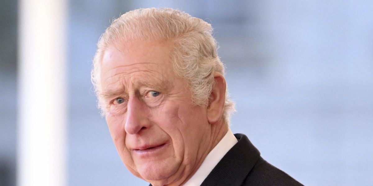 Carlos din Anglia trăiește un moment amuzant într-un act