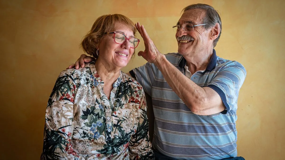 Familiile bolnavilor de Alzheimer: "Privirea lui îmi spune dacă mă cunoaște astăzi sau nu"