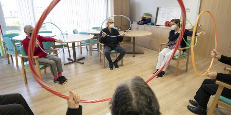 Alzheimer Îngrijirea cerută de pacienți costă 31.000 de euro pe an