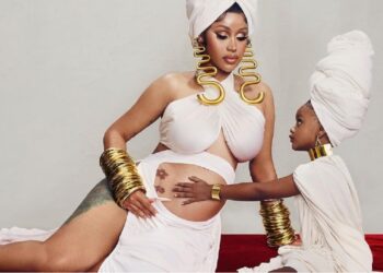 Cardi B îi răspunde unui fan care și-a atacat fiica pe Twitter